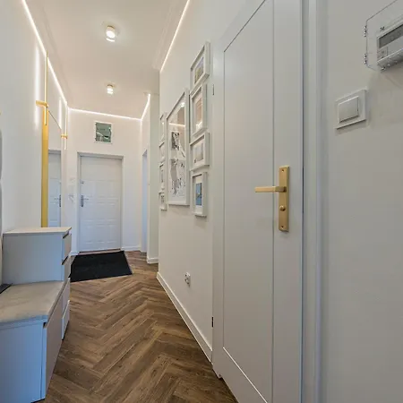 Parkowa Kamienica With Balcony Apartment