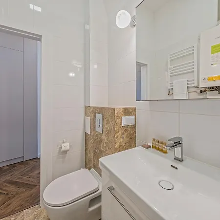 Apartment Parkowa Kamienica With Balcony Zoppot