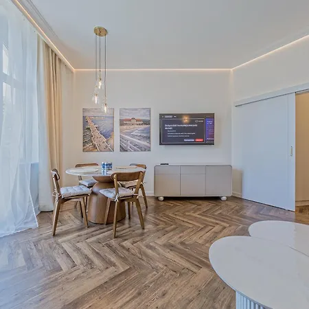 شقة Parkowa Kamienica With Balcony